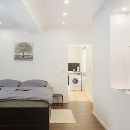 C & D I Apartment *