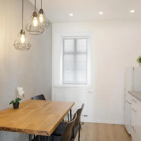 C & D I Apartment *